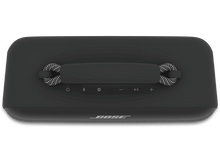 Charger l&#39;image dans la galerie, Haut-parleur noir avec poignée et boutons, logo Bose en bas.
