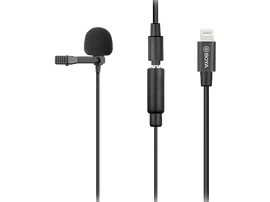 Un microphone noir avec un capuchon en mousse, connecté à un câble avec un connecteur Lightning.