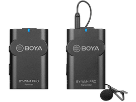 Deux systèmes de microphones sans fil BOYA BY-WM4 PRO noirs. Fond blanc.