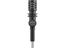 Charger l&#39;image dans la galerie, Microphone noir avec le logo &#39;BOYA&#39;. Le microphone est cylindrique avec une connexion USB-C.
