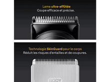 Charger l&#39;image dans la galerie, Gros plan sur une lame de rasoir. Texte : Lame ultra-affûtée, coupe efficace et précise. Fond noir.
