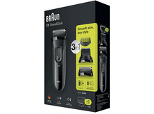 Charger l&#39;image dans la galerie, Boîte Braun S3 Shave&amp;Style. Un rasoir noir, des accessoires de peigne et du texte avec des infos sur la batterie et l&#39;utilisation.

