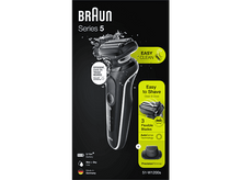 Charger l&#39;image dans la galerie, Rasoir électrique Braun Series 5 avec éclaboussures d&#39;eau, caractéristiques du produit et texte sur fond noir.
