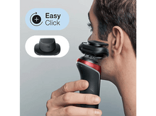 Charger l&#39;image dans la galerie, Un homme se rasant avec un rasoir noir et rouge. Un gros plan de la tête du rasoir et une icône &#39;Easy Click&#39;.
