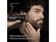Charger l&#39;image dans la galerie, Un homme se rase la barbe avec une tondeuse électrique noire. Texte : Précision, professionnel, style impeccable.
