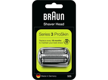 Charger l&#39;image dans la galerie, Paquet de remplacement de tête de rasoir Braun. Contient trois lames argentées, avec une boîte verte et noire.
