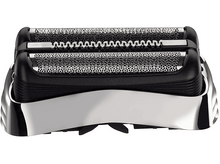 Charger l&#39;image dans la galerie, Gros plan d&#39;une tête de rasoir avec trois lames et une base argentée.
