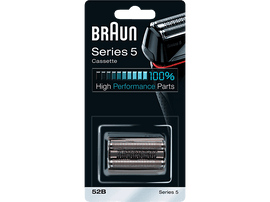 Emballage de la cassette de rasoir Braun Series 5. Palette de couleurs noire et bleue. Têtes de rasage visibles.