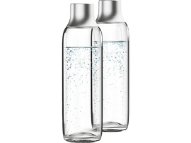 Deux bouteilles en verre transparent avec des bouchons argentés. Elles sont remplies d