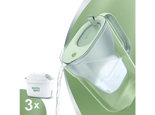 Charger l&#39;image dans la galerie, Pichet filtrant l&#39;eau avec de l&#39;eau qui coule. Une cartouche filtrante est aussi à gauche.
