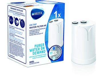 Boîte et filtre à eau Brita. La boîte montre le filtre et le texte, le filtre est blanc.