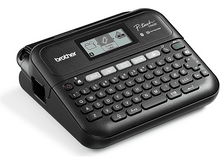 Charger l&#39;image dans la galerie, Une étiqueteuse noire avec un clavier et un petit écran. La marque est Brother.
