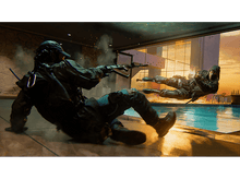 Charger l&#39;image dans la galerie, Deux soldats dans une piscine, l&#39;un tirant, l&#39;autre en l&#39;air, avec du feu.
