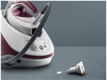 Charger l&#39;image dans la galerie, Un fer à vapeur avec une pièce détachée. Fond gris.
