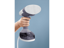 Charger l&#39;image dans la galerie, Vapeur portative. Main tenant une vapeur. Fond bleu.
