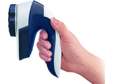 Charger l&#39;image dans la galerie, Un camion dans une scène de désert. Il y a un arbre mort et un nichoir, contre un ciel bleu.
