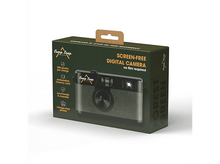 Charger l&#39;image dans la galerie, Un appareil photo vert dans une boîte. La boîte indique &#39;Camp Snap&#39;, &#39;Appareil photo numérique sans écran&#39; et &#39;Vert forêt&#39;.
