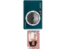 Charger l&#39;image dans la galerie, Un appareil photo Canon bleu-vert, avec un selfie d&#39;une fille soufflant des bulles.
