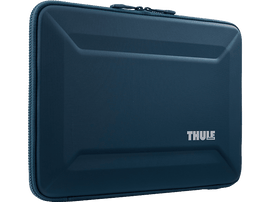 Une housse pour ordinateur portable Thule bleu marine, fermée, avec une surface texturée.