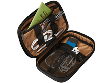 Charger l&#39;image dans la galerie, Organisateur ouvert avec câbles, stylo, bloc-notes et autres articles. Marron et noir.
