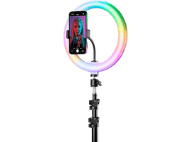 Anneau lumineux avec un téléphone montrant une femme et des lumières colorées.