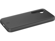 Une coque de téléphone noire. La coque a une finition lisse et mate avec une découpe pour l'appareil photo. Design simple.