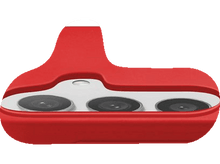 Charger l'image dans la galerie, Un étui de téléphone rouge est présenté. L'étui a trois découpes pour l'appareil photo et des boutons sur le côté. Le fond est blanc uni.
