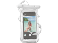 Téléphone dans un étui étanche, personne tendant la main dans la mer, mode photo.