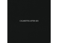 Pochette d'album de Cigarettes After Sex. Texte blanc sur fond noir.