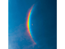 Charger l'image dans la galerie, Arc-en-ciel traversant le ciel bleu. Croissant de lune. Étoiles en arrière-plan.
