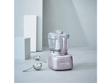 Charger l&#39;image dans la galerie, Robot culinaire rose avec des cuillères à mesurer.
