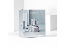 Charger l&#39;image dans la galerie, Un robot culinaire violet dans une boîte avec des cuillères à mesurer.
