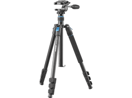 Trépied avec pieds noirs et accents bleus. La tête est noire et possède une poignée.