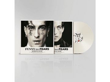 Pochette d'album montrant un homme avec des tatouages sur le visage et un disque vinyle.