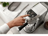 De'Longhi Machine à expresso à pression manuelle Dedica Duo (EC890.M)
