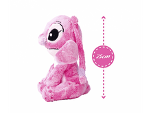 Charger l&#39;image dans la galerie, Une peluche rouge assise sur un tapis avec un fond blanc.
