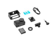 Charger l&#39;image dans la galerie, Caméra DJI Action et accessoires : cage, batterie, câble, supports, cache objectif, autocollants et vis, sur fond blanc.
