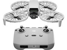 Charger l&#39;image dans la galerie, Drone et télécommande blancs, sur fond noir.
