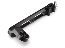 Charger l&#39;image dans la galerie, Accessoire de caméra en métal noir, un support de montage, sur fond blanc, vue en angle.
