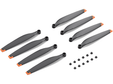 Charger l&#39;image dans la galerie, Ensemble d&#39;hélices de drone, grises avec des pointes orange. Vis de montage au premier plan.
