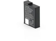 Batterie rectangulaire noire avec étiquettes d'avertissement. Fond blanc, vue en angle, isolée.