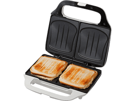 Un appareil à sandwich ouvert avec deux sandwichs grillés, sur fond blanc.