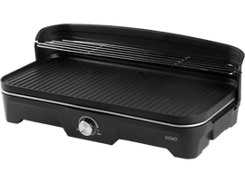 Gril électrique noir avec cadre argenté et bouton de contrôle de la température. Fond noir.