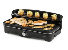 Charger l&#39;image dans la galerie, Un grill électrique noir avec de la nourriture. Comprend des légumes grillés, de la viande et des pommes de terre farcies.
