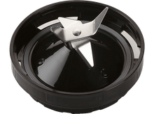 Charger l&#39;image dans la galerie, Gros plan d&#39;un assemblage de lames de mixeur noir avec une lame argentée et un joint noir.
