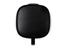 Charger l'image dans la galerie, Vue de dessus noire et carrée d'un appareil de cuisine. Il possède une poignée.
