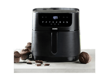 Charger l'image dans la galerie, Une friteuse à air noire avec un écran numérique et des muffins au premier plan.
