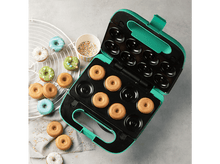 Charger l'image dans la galerie, Machine à donuts avec des donuts et des vermicelles. Les donuts sont sur une grille blanche et dans une tasse.
