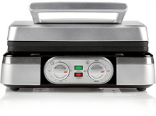 Charger l&#39;image dans la galerie, Gril argenté. Deux cadrans pour les réglages de temps et de température. Voyants rouges et verts. Fond blanc.
