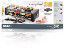 Charger l&#39;image dans la galerie, Boîte de grill DOMO avec ensemble à raclette, inclut un grill noir avec aliments.
